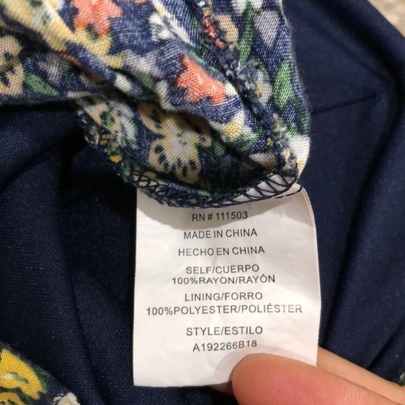 Francesca’s Collection AUW Wide Leg Jumpsuit Size Medium Navy Blue Floral Print - Picture 8 of 12